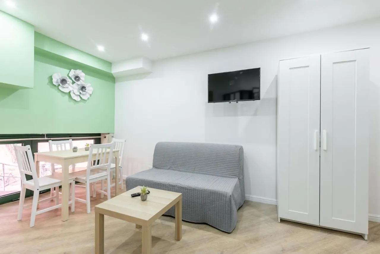 Nets Inn Apartments - Buttes Chaumont C Parijs 0*,